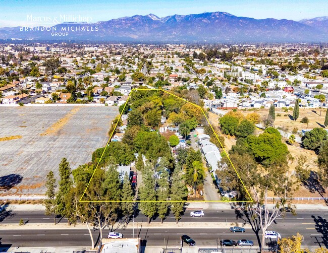 Paradise Trailer Park and Apartments in Rosemead, CA - Building Photo - Primary Photo