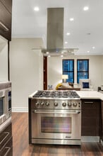 70 E Walton St in Chicago, IL - Foto de edificio - Building Photo