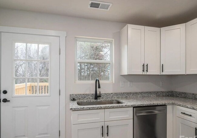 709 7th Ave SW in Hickory, NC - Building Photo - Building Photo
