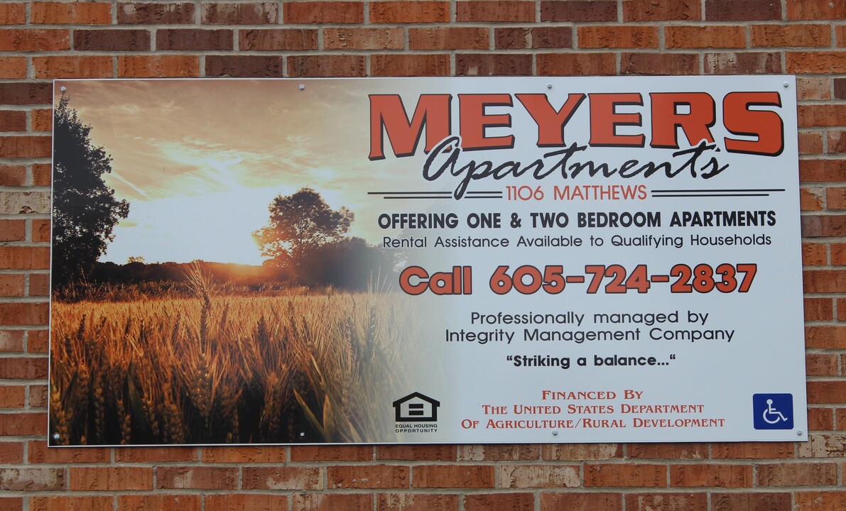Meyers Apartments in Armour, SD - Foto de edificio