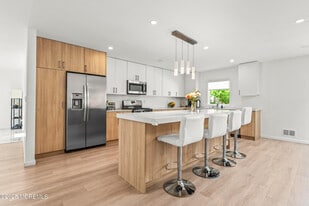 14 Darien Dr in West Long Branch, NJ - Building Photo