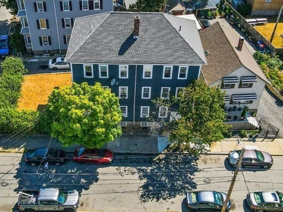10 Acushnet Ave in New Bedford, MA - Building Photo