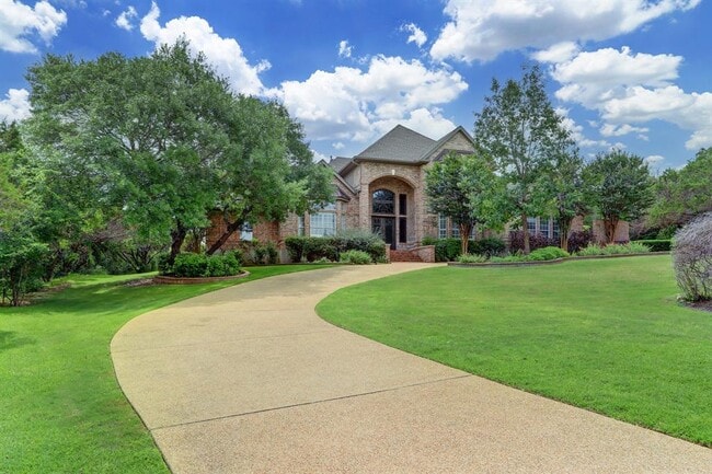 property at 3105 Lacevine Ln