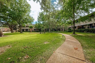 642 S Ripple Creek Dr in Houston, TX - Building Photo - Building Photo