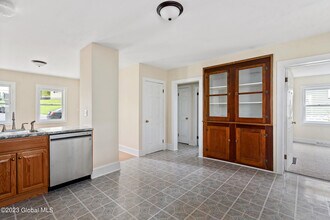 136 Saratoga Ave-Unit -#1 in Ballston Spa, NY - Building Photo - Building Photo