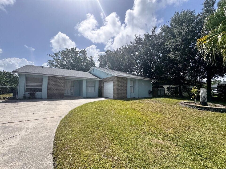 105 Bianca Ct in Kissimmee, FL - Building Photo