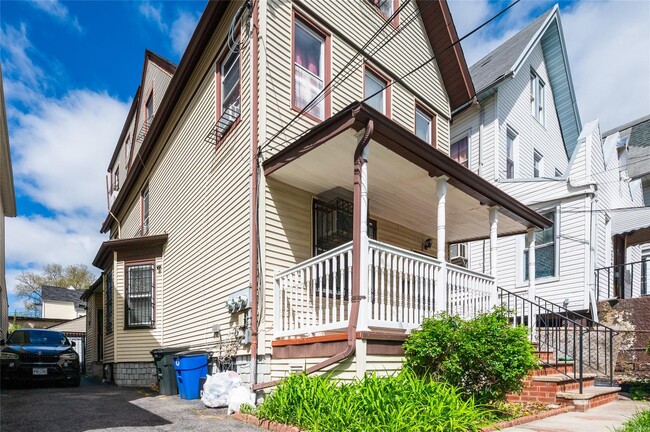 property at 226 S 9th Ave