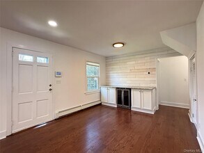 18 Bayles Ave in Stony Brook, NY - Building Photo - Building Photo