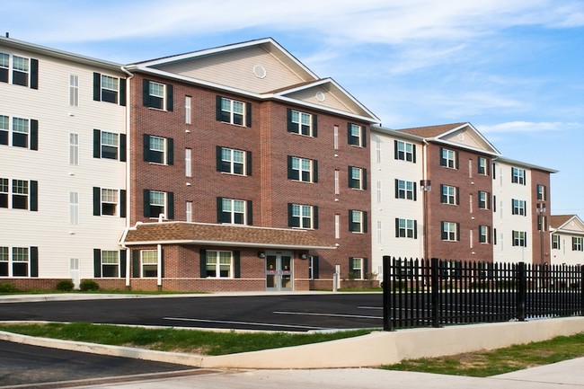 Paschal Senior Housing in Philadelphia, PA - Foto de edificio - Building Photo