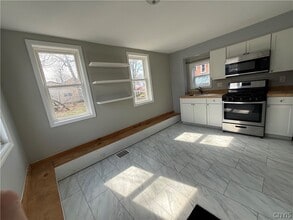 250 W 2nd St in Oswego, NY - Building Photo - Building Photo