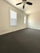 9237 S Paxton Ave in Chicago, IL - Building Photo - Building Photo