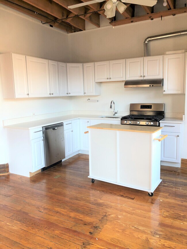 936 W Roscoe St Apartments and Nearby Chicago Apartments For Rent