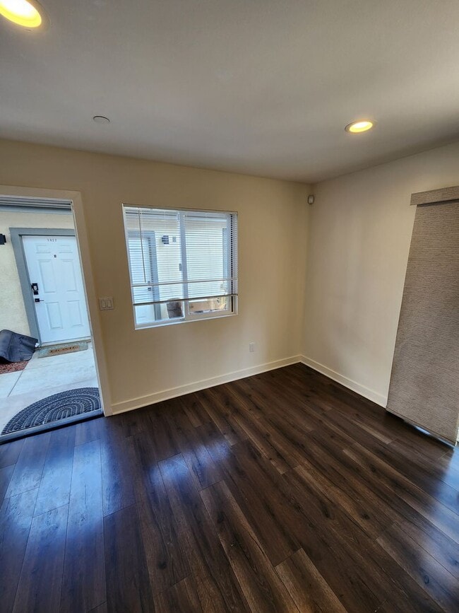 1629 W Summit St, Unit 1627 in Long Beach, CA - Building Photo - Building Photo