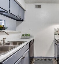 601 Bellaire Dr in Hurst, TX - Building Photo - Building Photo