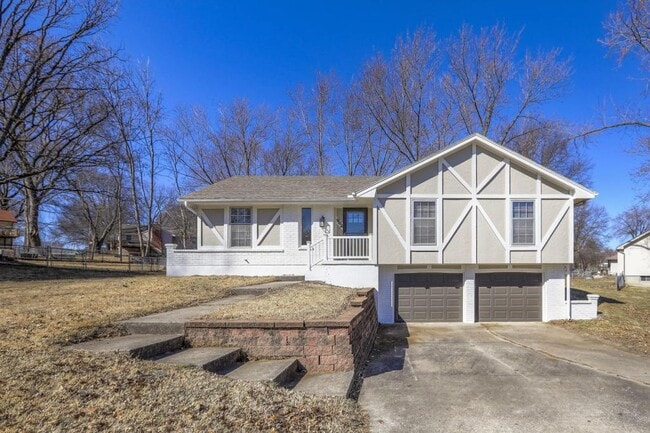 property at 902 Kingston Ct