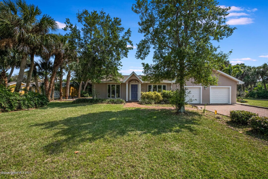 405 Sunset Blvd in Melbourne Beach, FL - Building Photo