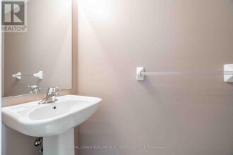 7248 Triumph Ln in Mississauga, ON - Building Photo - Building Photo