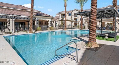 5885 S 32nd St, Unit B3 in Phoenix, AZ - Foto de edificio - Building Photo