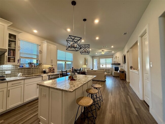 4105 Caprock Canyon Rd in Sachse, TX - Foto de edificio - Building Photo