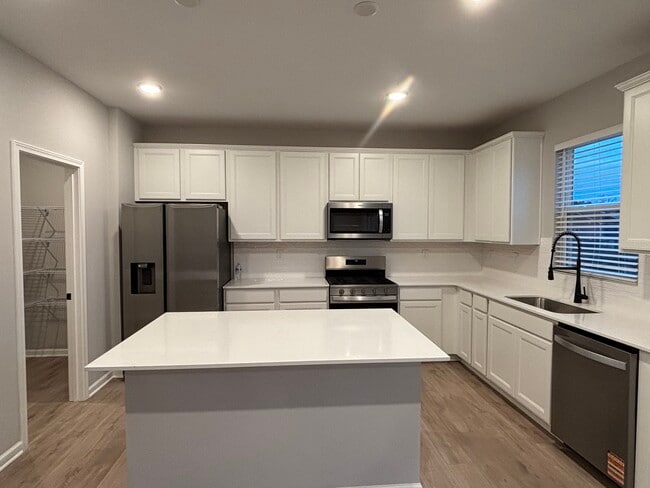 16815 Aiken Ridge Cir in Louisville, KY - Foto de edificio - Building Photo