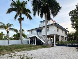 350 Hazel St in Key Largo, FL - Building Photo