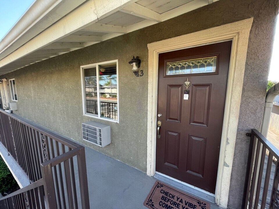 800 N Mollison Ave in El Cajon, CA - Building Photo