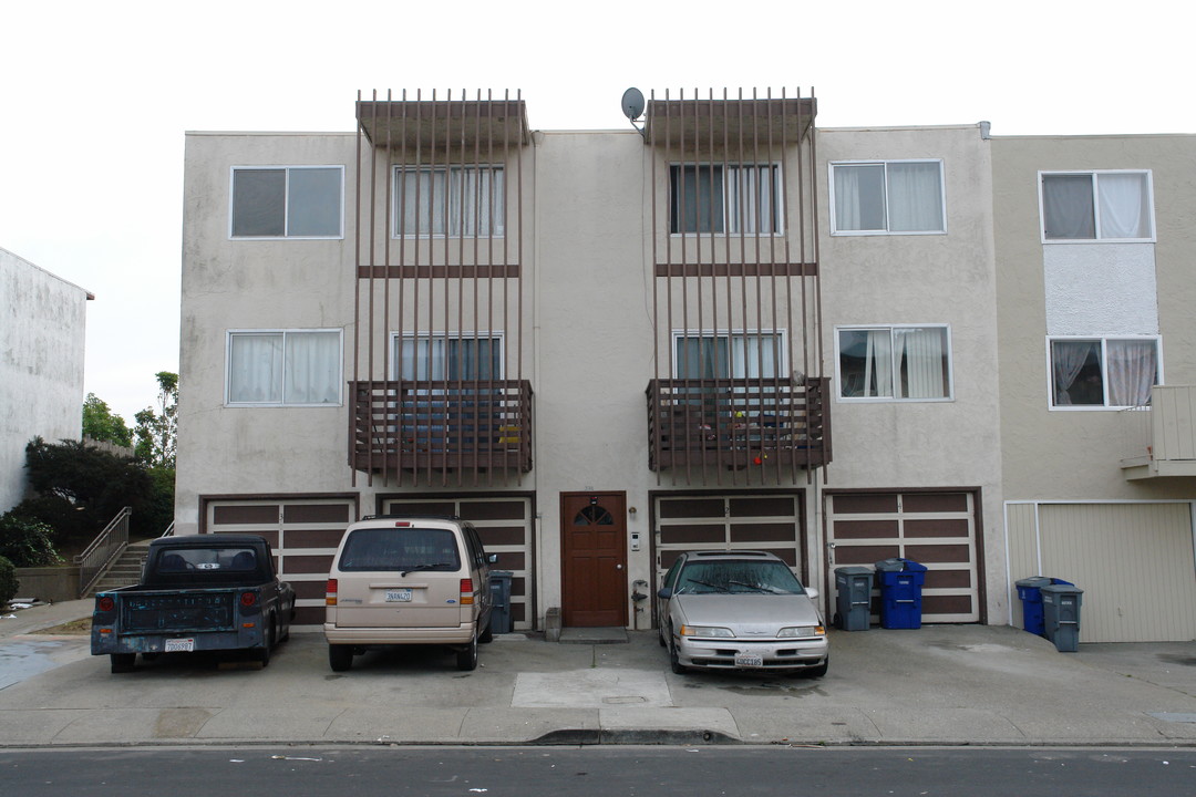 328 Susie Way in South San Francisco, CA - Foto de edificio