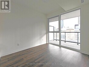 280 Dundas St W in Toronto, ON - Building Photo - Building Photo