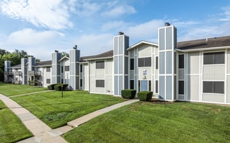 Whitehall Apartments in Topeka, KS - Building Photo
