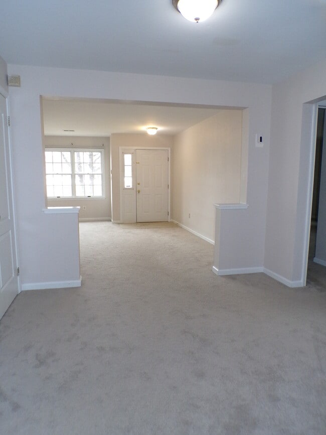 302 Windsor Pl, Unit Windsor Place in Macungie, PA - Building Photo - Building Photo