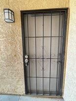 38729 11th St E in Palmdale, CA - Building Photo
