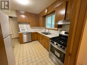 4327 Mitchell Ave in Niagara Falls, ON - Building Photo - Building Photo