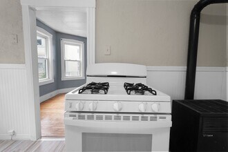 15 1/2 Mendon St in Worcester, MA - Building Photo - Building Photo