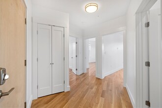 401 Columbia St, Unit 7 in Cambridge, MA - Building Photo - Building Photo