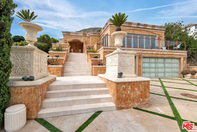 31739 Pacific Coast Hwy in Malibu, CA - Building Photo - Building Photo