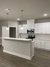 652 The Cottages in Godley, TX - Foto de edificio - Building Photo