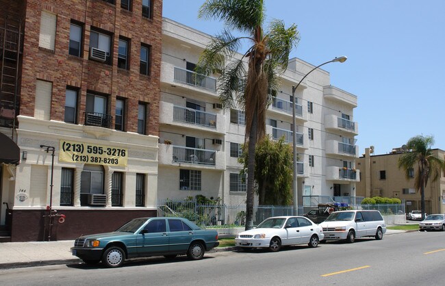 Residential Condominium in Los Angeles, CA - Building Photo - Building Photo