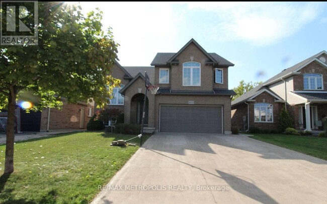 6871 St Michael Ave in Niagara Falls, ON - Building Photo - Building Photo