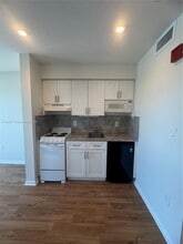 5789 SW 72nd St in South Miami, FL - Building Photo - Building Photo