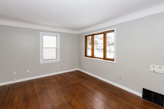 5048 Claremont Blvd in Garfield Heights, OH - Building Photo - Building Photo