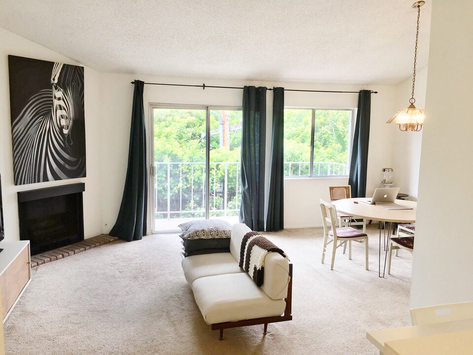 1515 S Beverly Dr in Los Angeles, CA - Building Photo