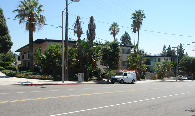 2254 Mira Vista Ave in Montrose, CA - Foto de edificio - Building Photo