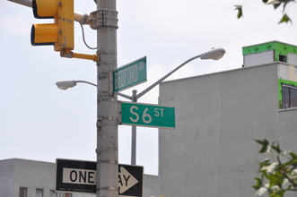 400 Bedford Ave in Brooklyn, NY - Foto de edificio - Other