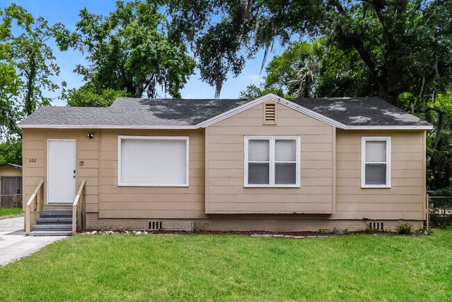 property at 1122 Saratoga Blvd