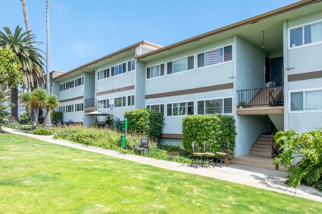 Cliff House in Santa Barbara, CA - Building Photo - Building Photo