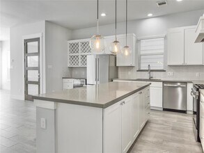 1602 Westside Gardens Ln in Houston, TX - Building Photo - Building Photo