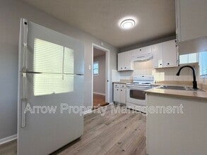 2205 Holdrege St in Lincoln, NE - Building Photo - Building Photo