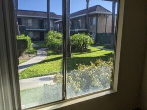 144 W 42nd St in San Bernardino, CA - Foto de edificio - Building Photo