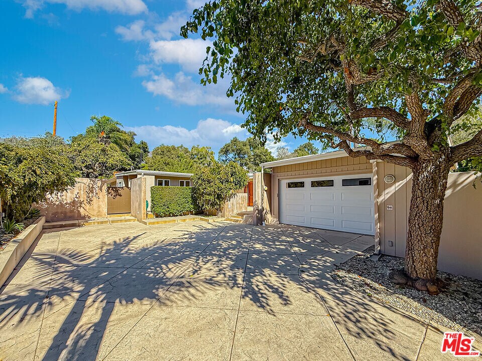 2123 Sycamore Canyon Rd in Montecito, CA - Building Photo