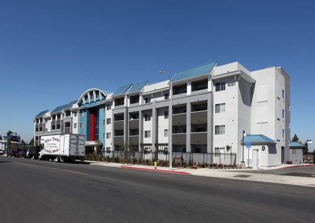 Buckingham Senior Apartments in Los Angeles, CA - Foto de edificio